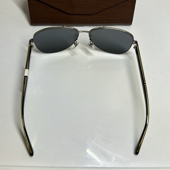 New GUCCI SUNGLASSES GC001244 4240L1 63/14 Slv Shn Gry polarized. Generic Case - Picture 11 of 11